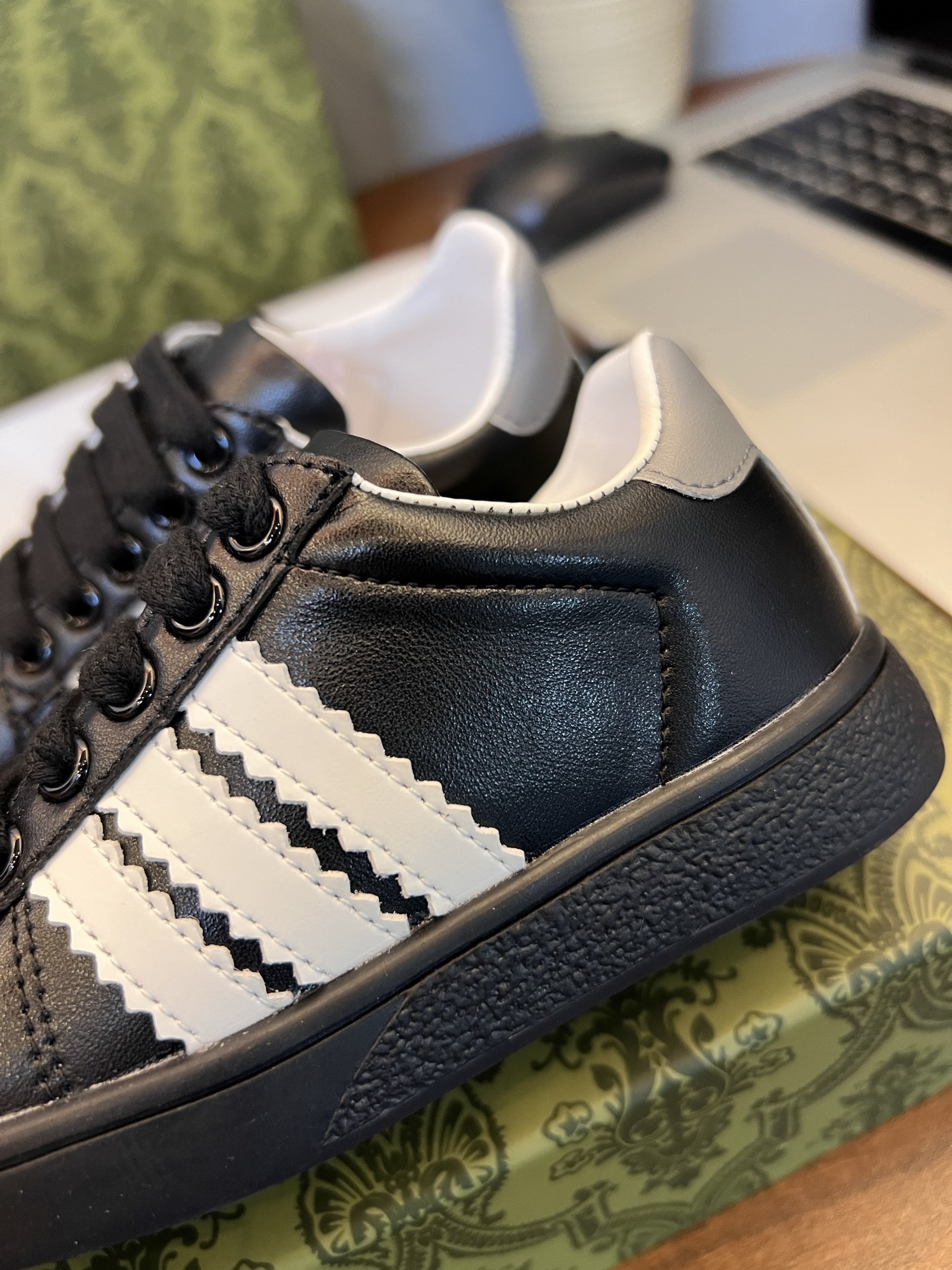 Children's shoes child